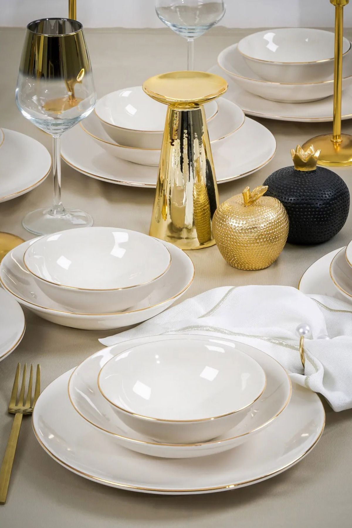 Dream Gold Gilding 18 Piece 6 Perons Porcelain Dinner Set Broken White