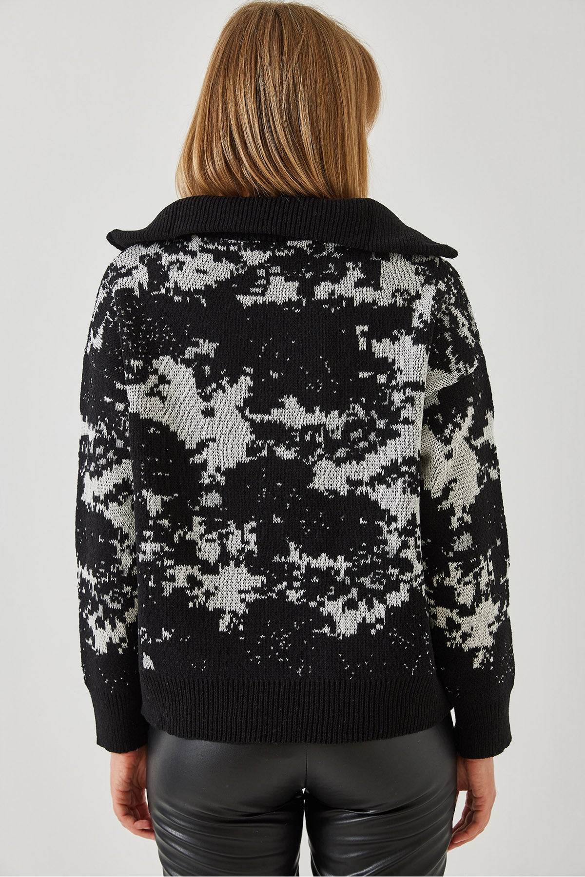 Women's Zippered Knitwear Sweater 20246201