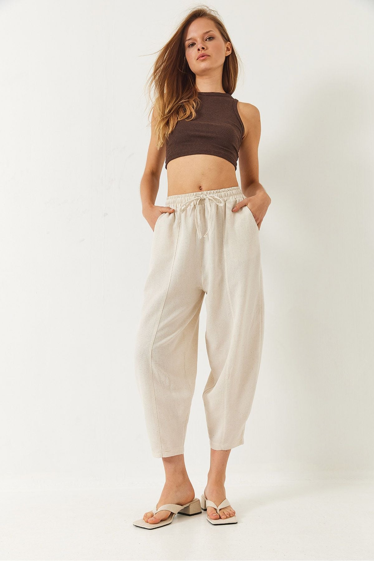 Women's waist elapsed pocket detailed shalwar cut pants 60261456