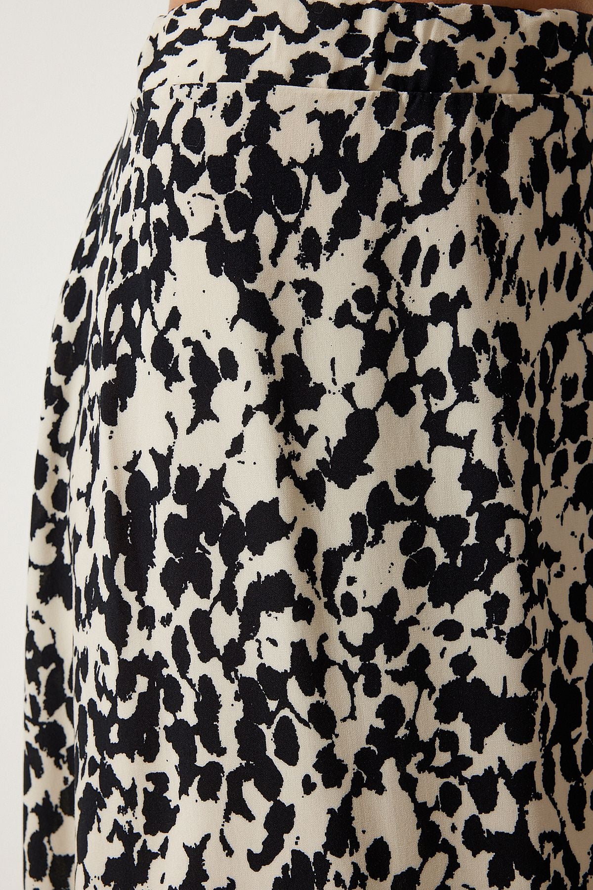 Women's Cream Black Patterned Long viscose skirt DD01302