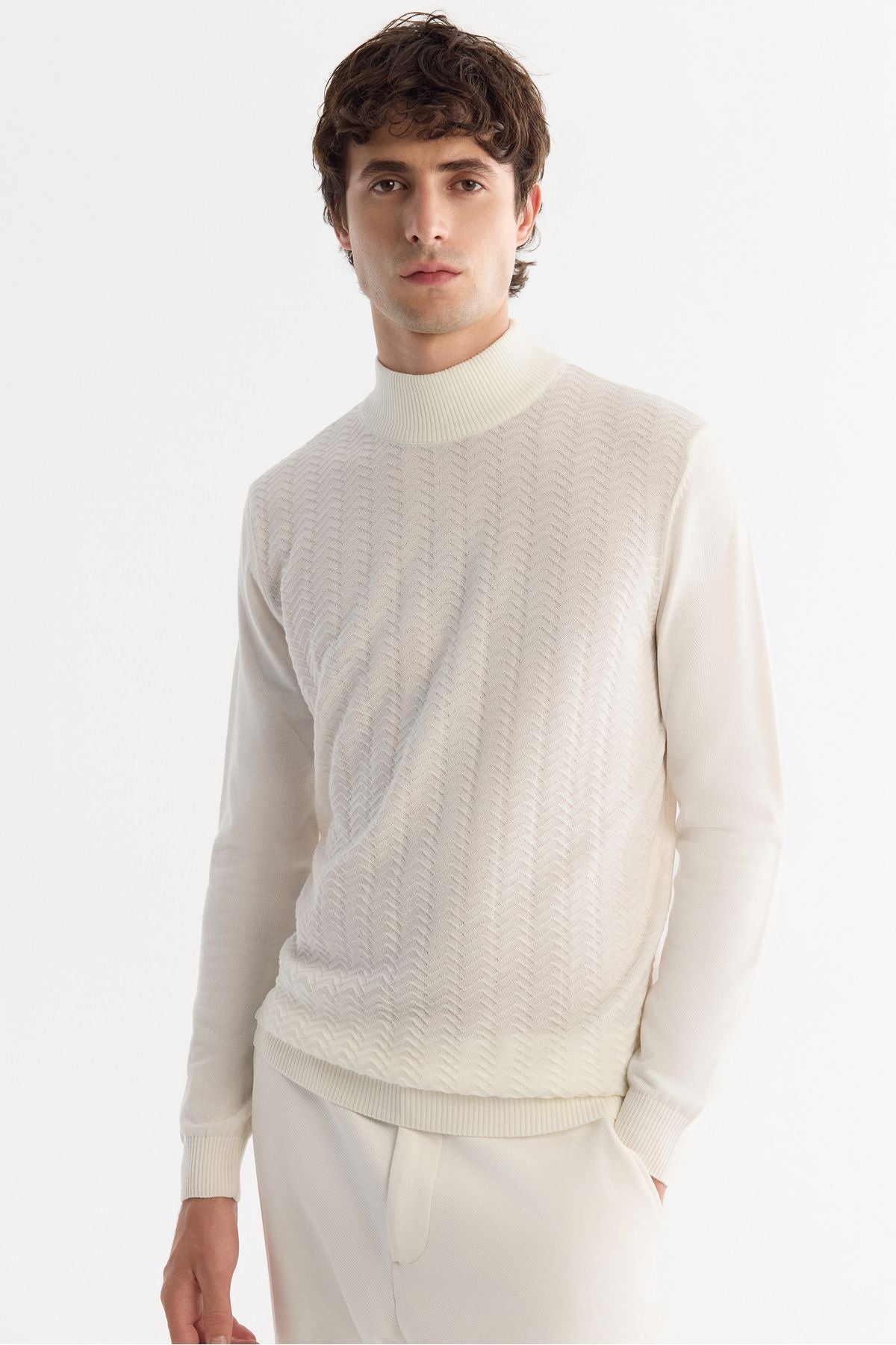 Men's white half fisherman collar textured knitwear sweater E005108