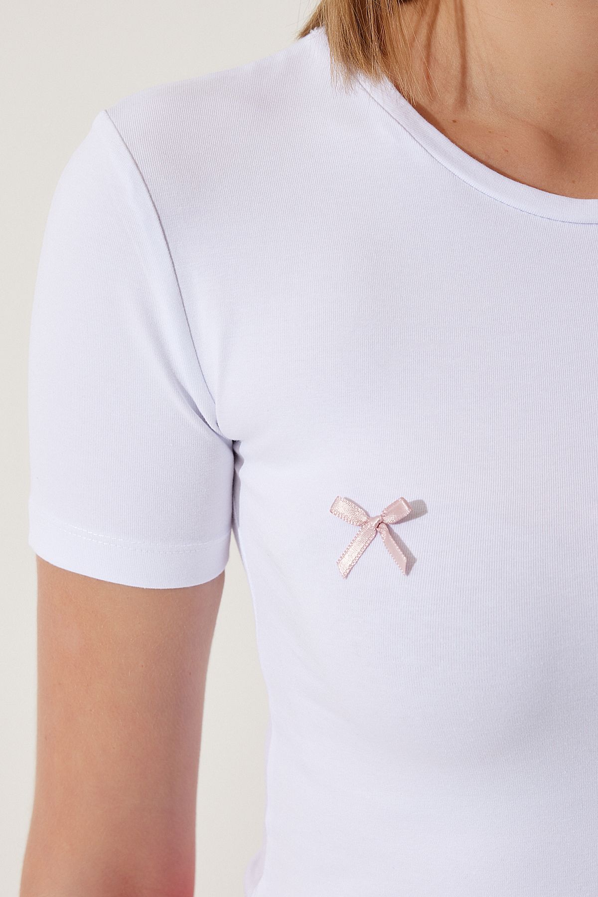 Women's White Bow Detail Crop T-Shirt MC00279