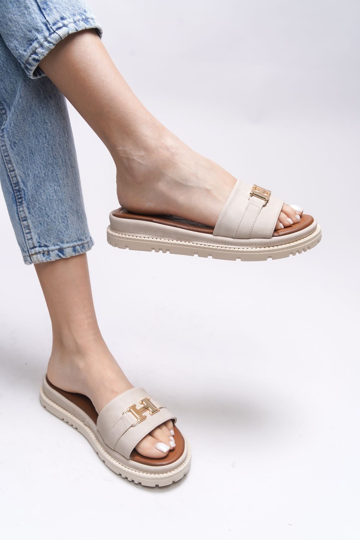 Kazigneil Woman Slippers 0012600 Beige