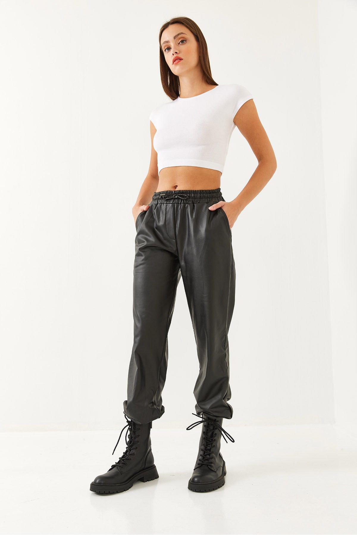 Women's Waist and Leg Elastic Leather Trousers 40201018