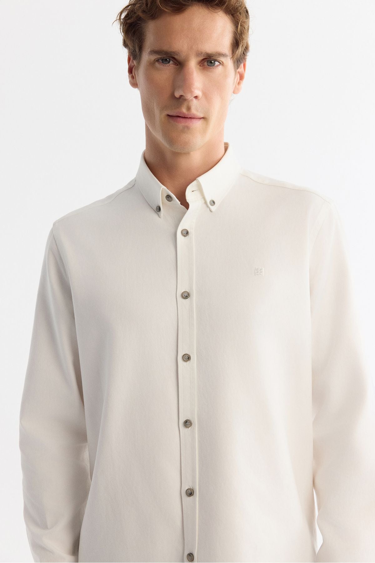 Men's white button collar diagonel cotton shirt B002036