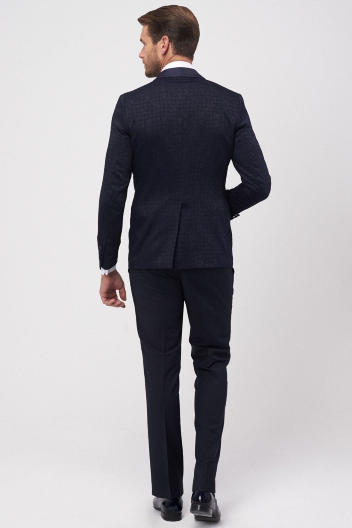 Men's slim fit narrow cut -off pattern tuxedo grooming