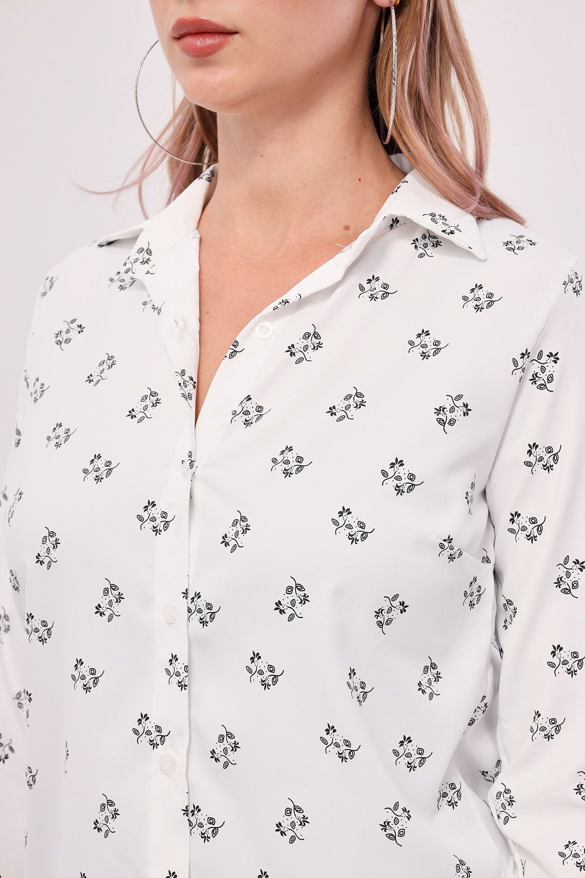 Woman White Flower Pattern Long Arm Shirt ARM-22K001063