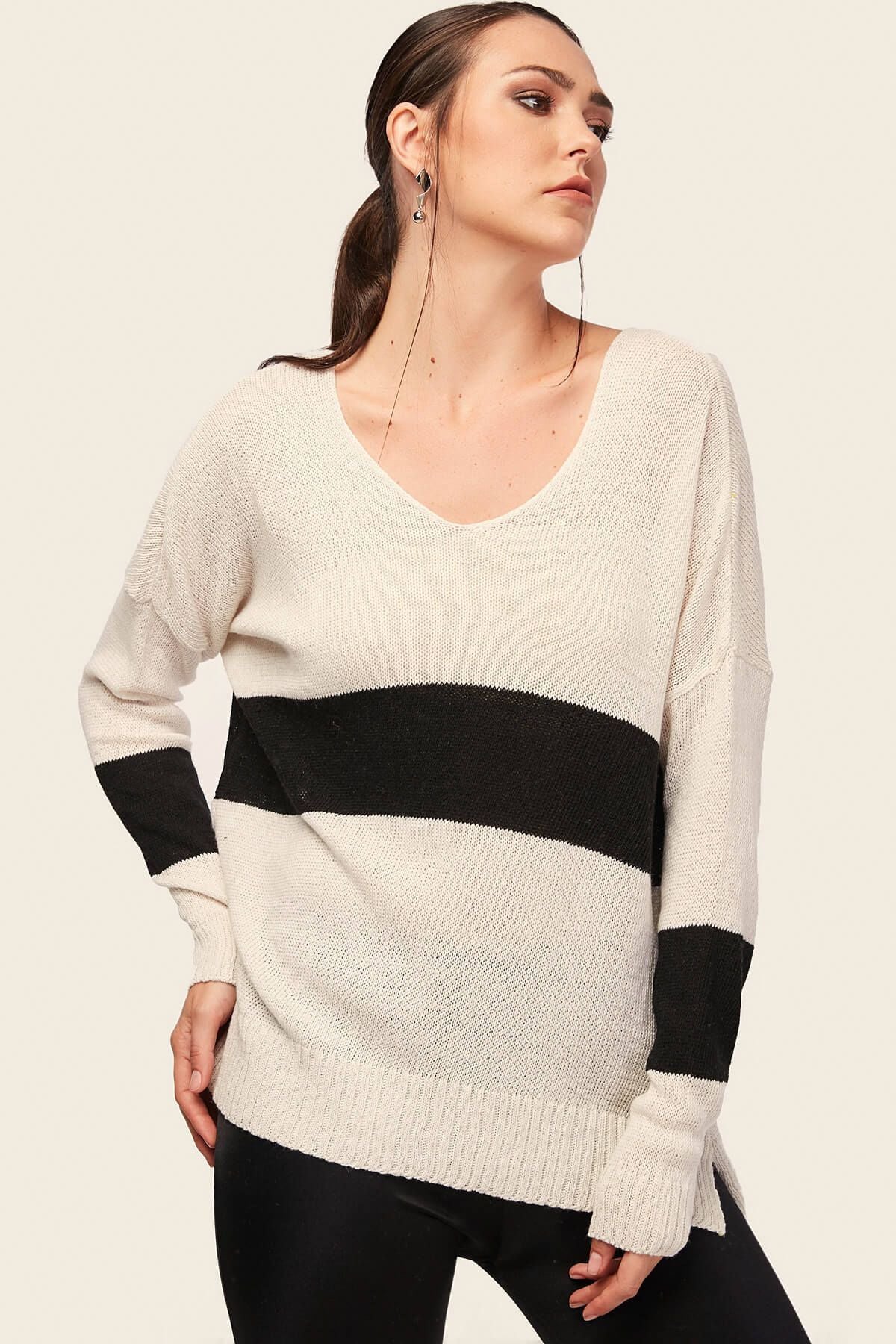 WOMEN ECRU V YAKA Two-colored front short back long sweater ARM-18K012042