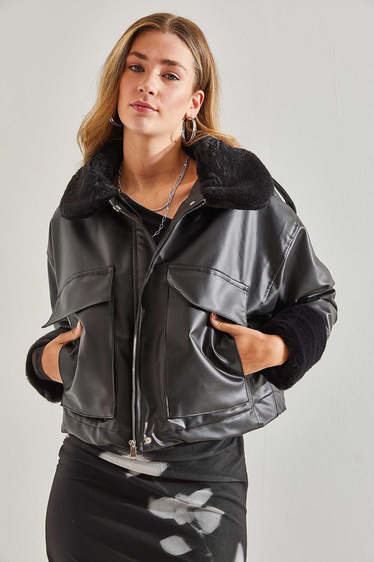 Female bellows pocket leather coat