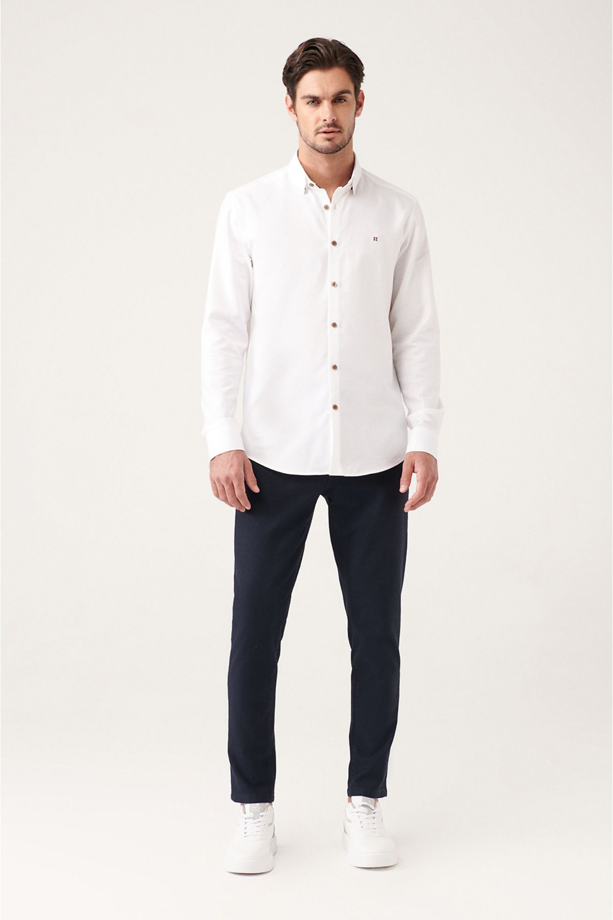 Men's white 100 %cotton bottom buttoned collar Alaslu Slim fit narrow cut shirt A31y2003