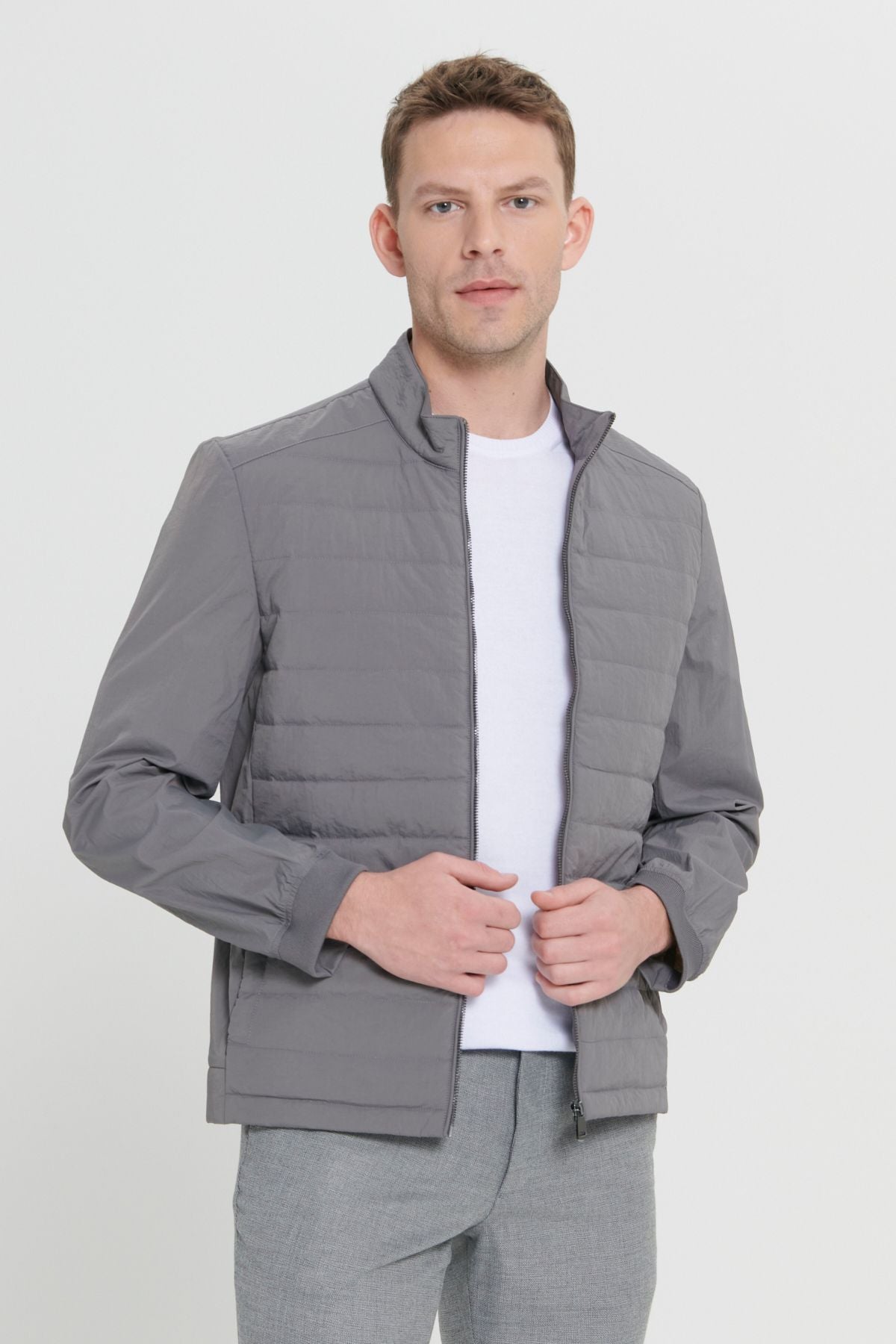 Men's gray windproof standard standard fit normal cut hidden hooded side pocket fine coat