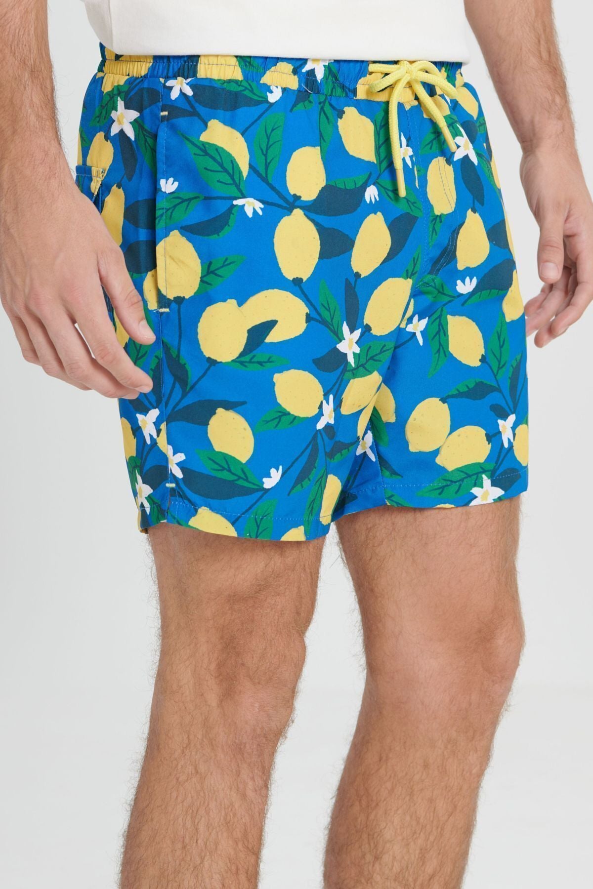 Men's Blue-Yellow Standard Fit Normal Cutting Pocket Fast Drying Patterned Mayo Sea Short