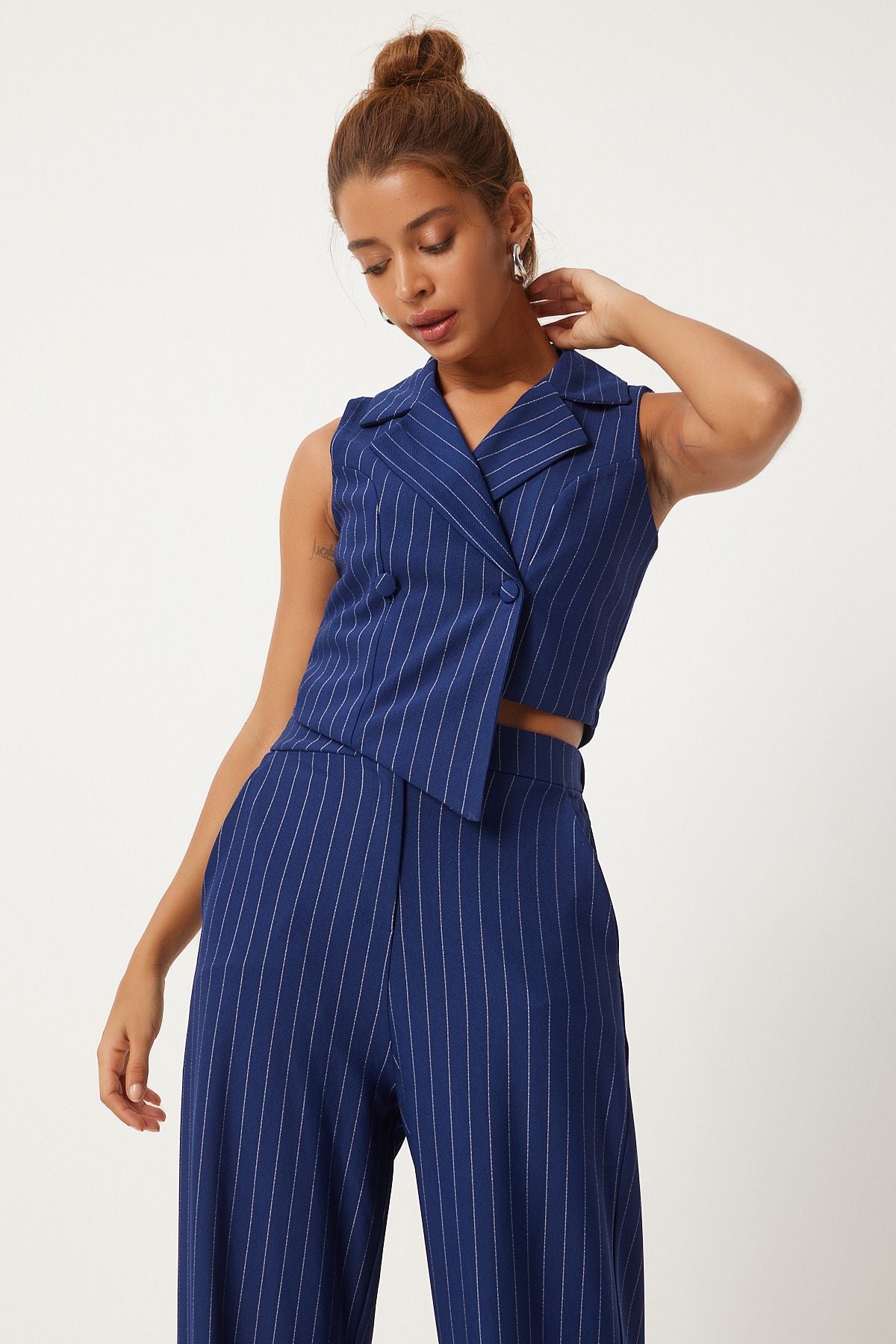 Woman Navy blue fine striped cruve collar vest pants set to00149