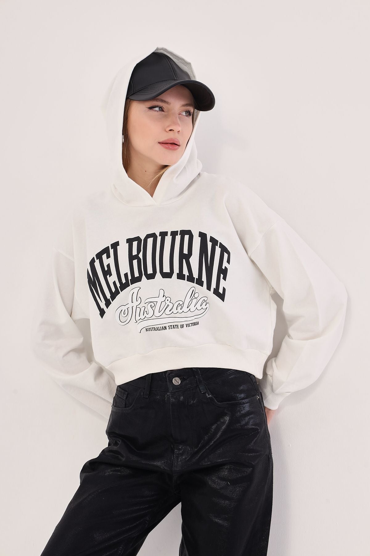 Woman White front written hooded Crop swine Sweatshirt ARM-25K001028