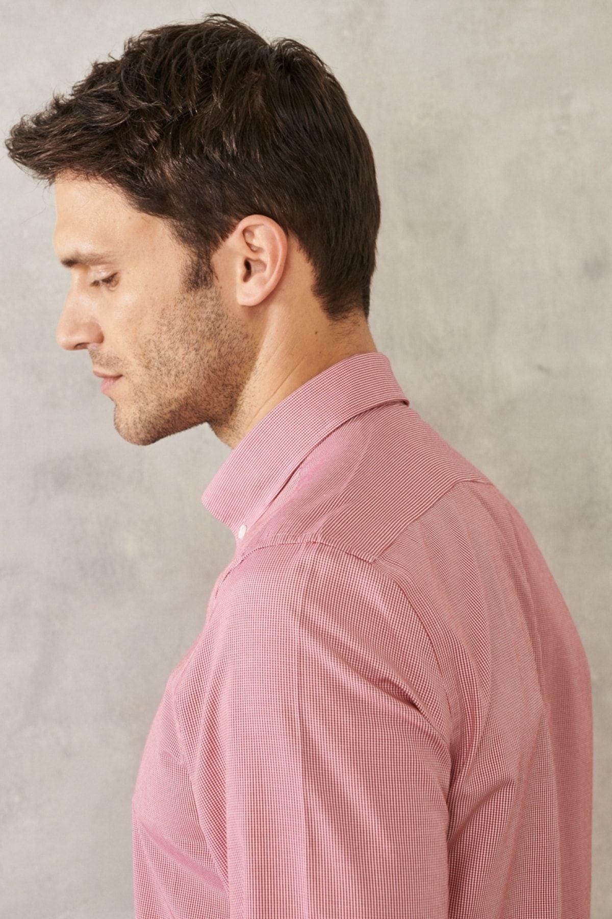 Men's red slim fit narrow cut Oxford buttoned collar pududo cotton shirt