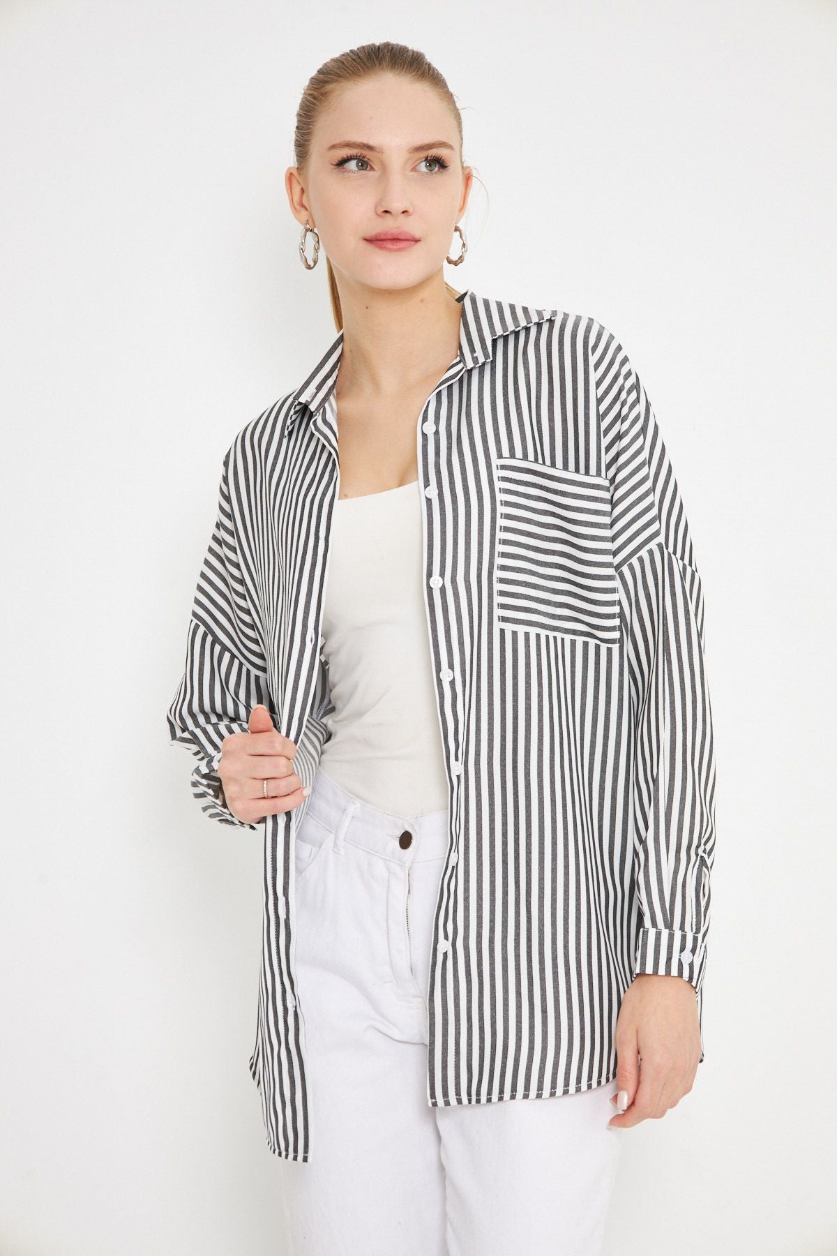 Women's black-and-white striped long arm pocket detailed back Pleated Oversize shirt ARM-25K001069