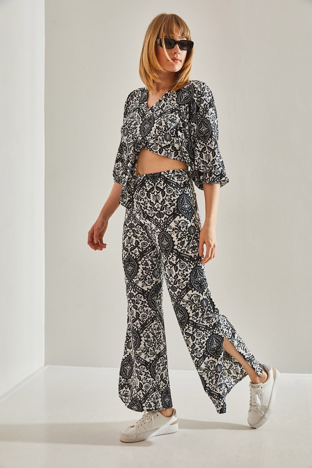 Female Black Connecting Behind and Handle Rubble Crop Palazzo Over-Upper Set 60251033