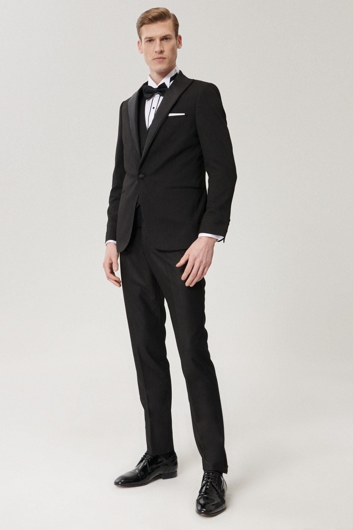 Men's slim fit narrow -cut vest with tuxedo grooming