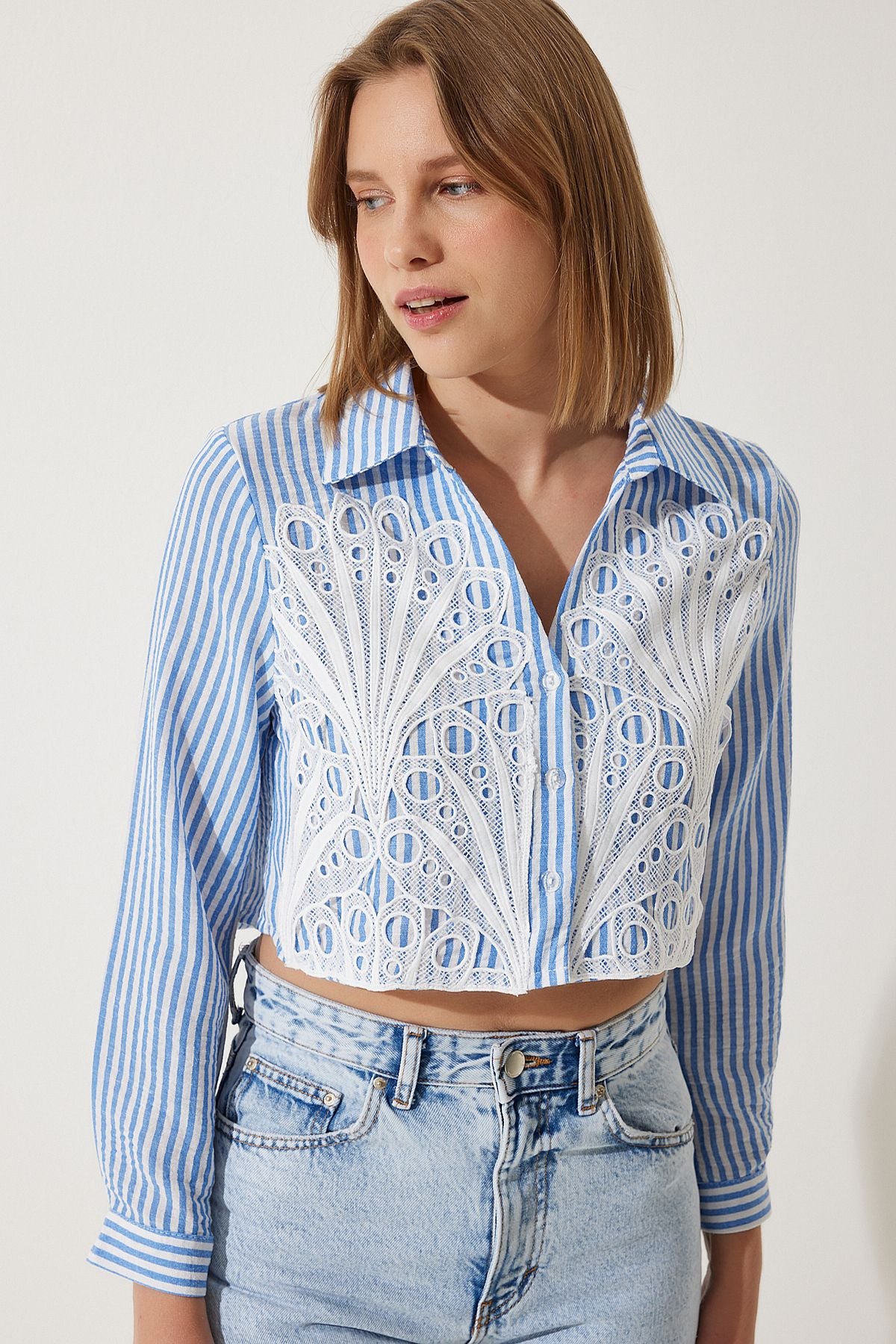 Woman Blue Ecru Fisto Linen Crop Shirt TP00042