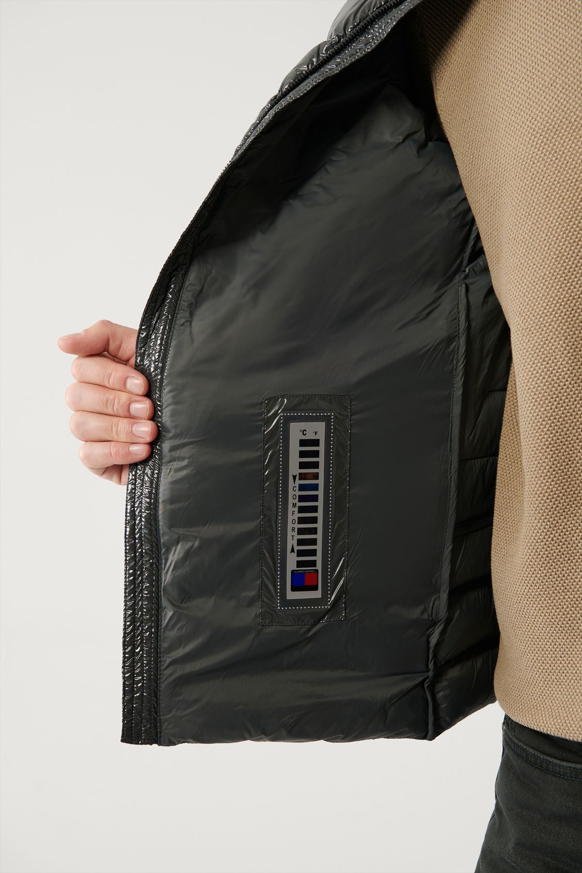 Men's anthracite goose feathers water -derived windproof fabric upright collar bright swelling coat B006015