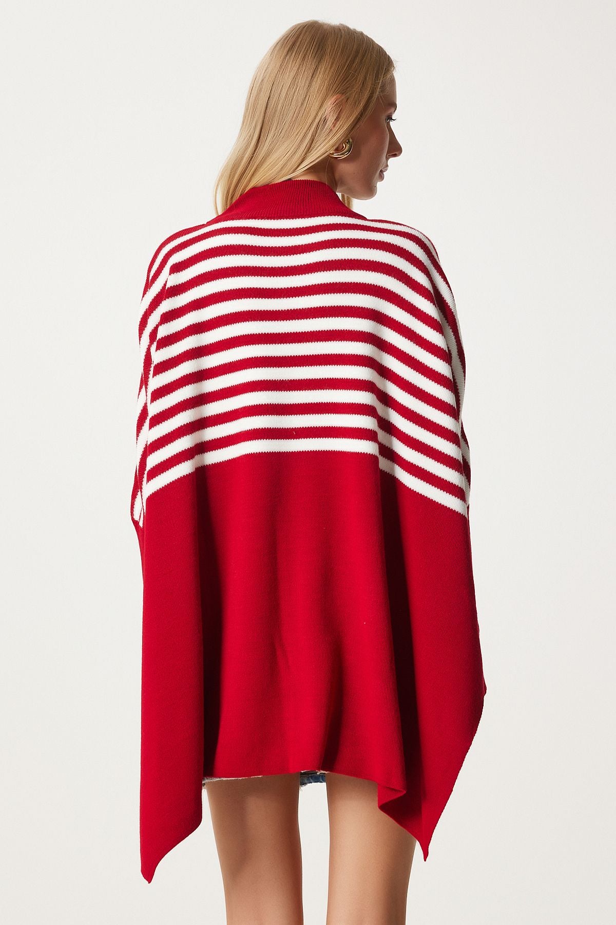 Kadın Kırmızı Çizgili Yandan Yırtmaçlı Oversize Panço Kazak DD01336