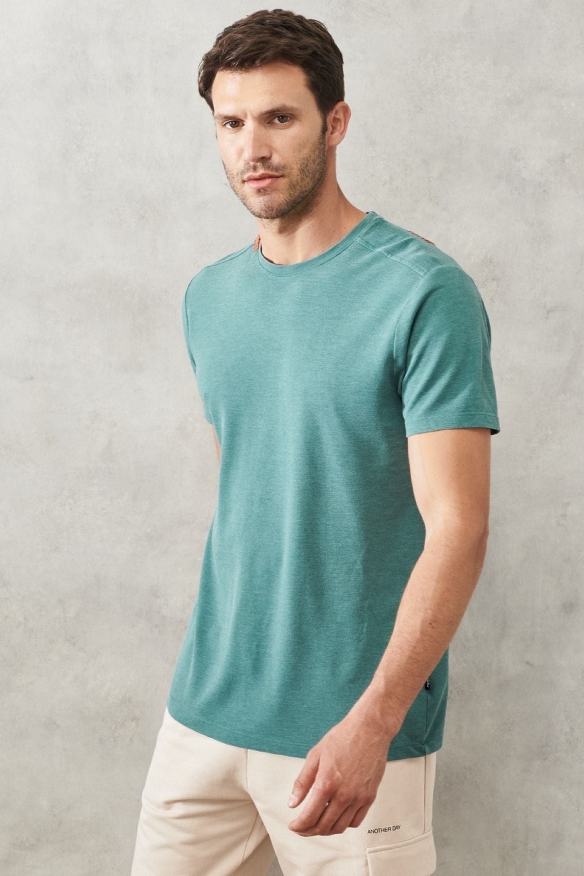 Men's green slim fit narrow cut bike bike collar cotton t -shirt