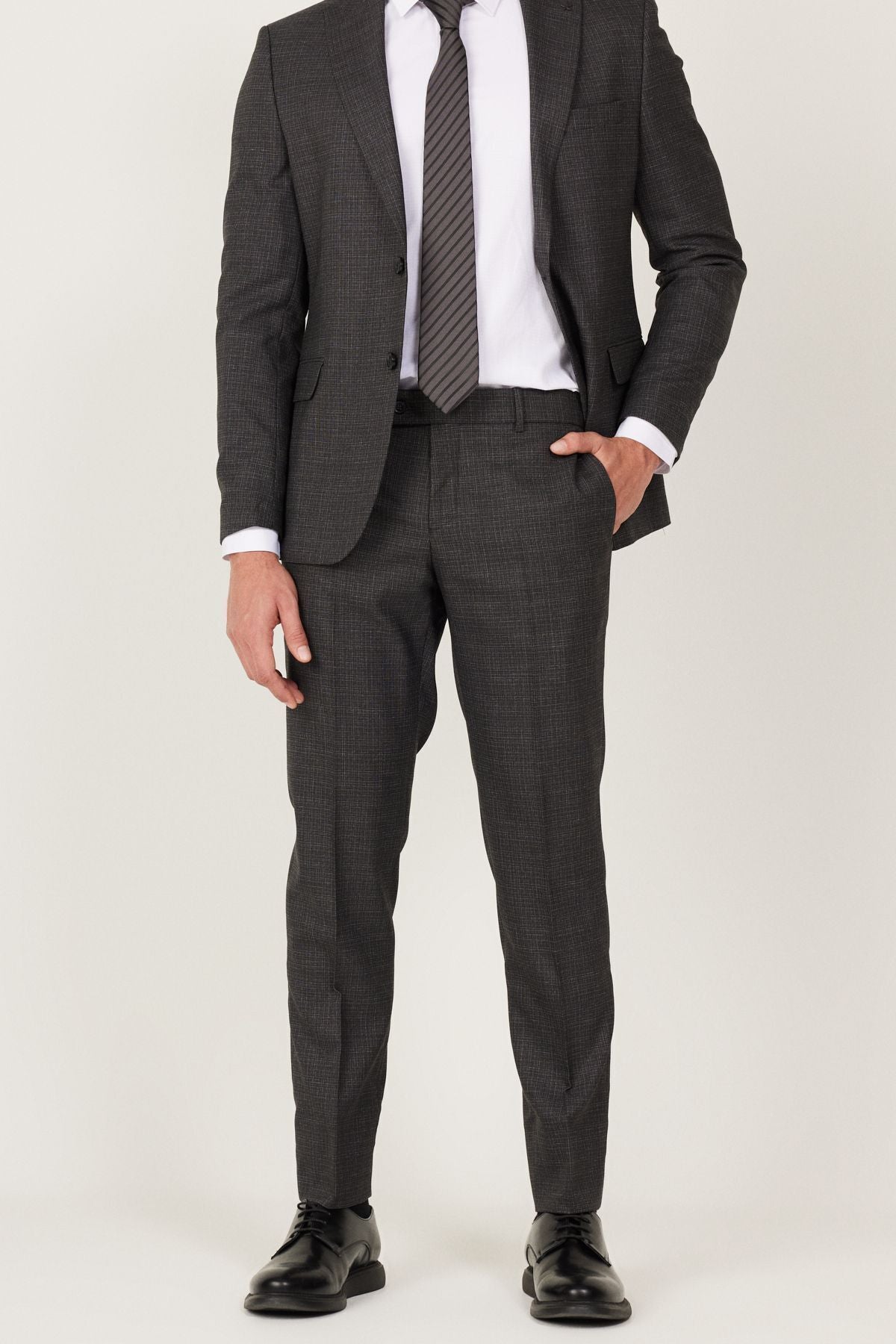 Men's anthracite woolen extra slim fit narrow cut -off swallow collar patterned suit