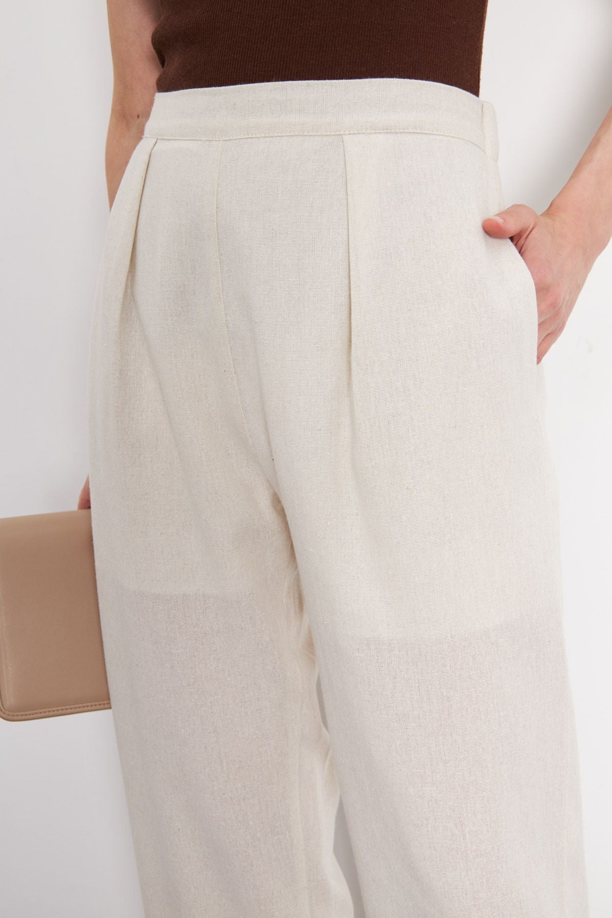 Women's Ecru Linen-Looking Pocket Half Lined Palazzo Pants Arm-24y001070