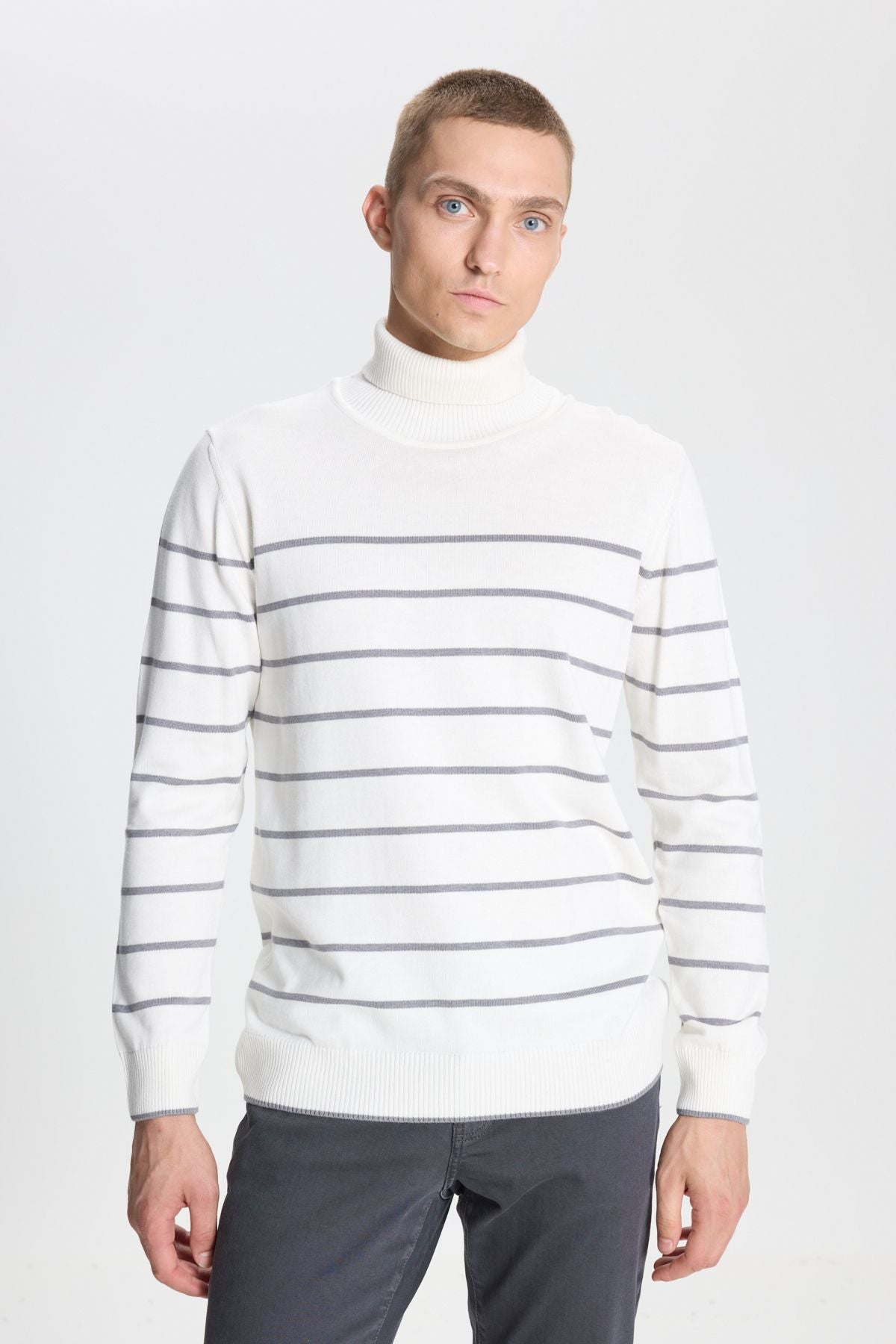 Men's ecru-yaka line detailed knitwear