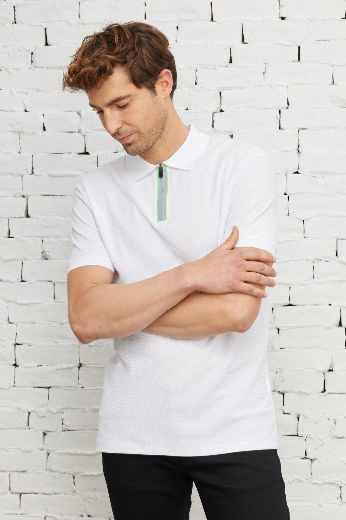 Men's white slim fit narrow cut polo collar 100 %cotton honeycomb pattern short sleeve t -shirt