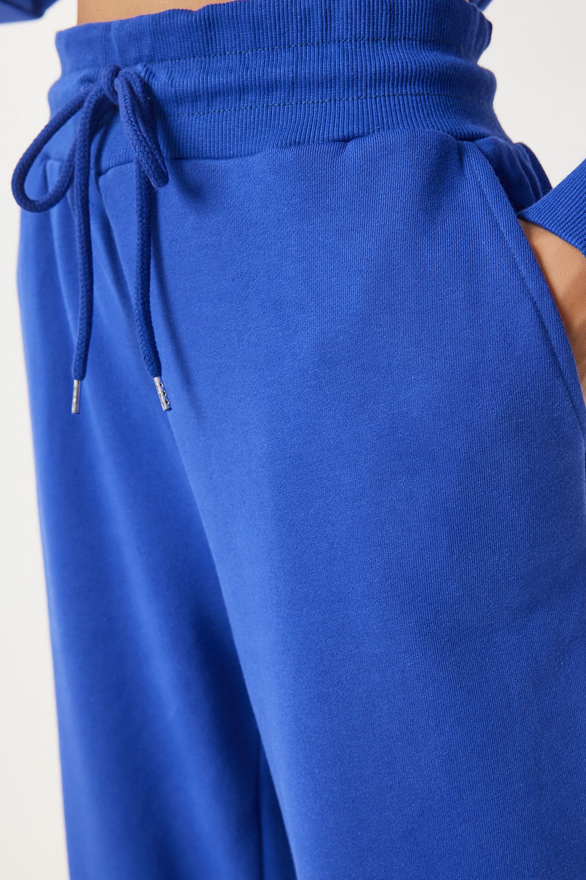 Sweatshirt jogger with women blue hooded.