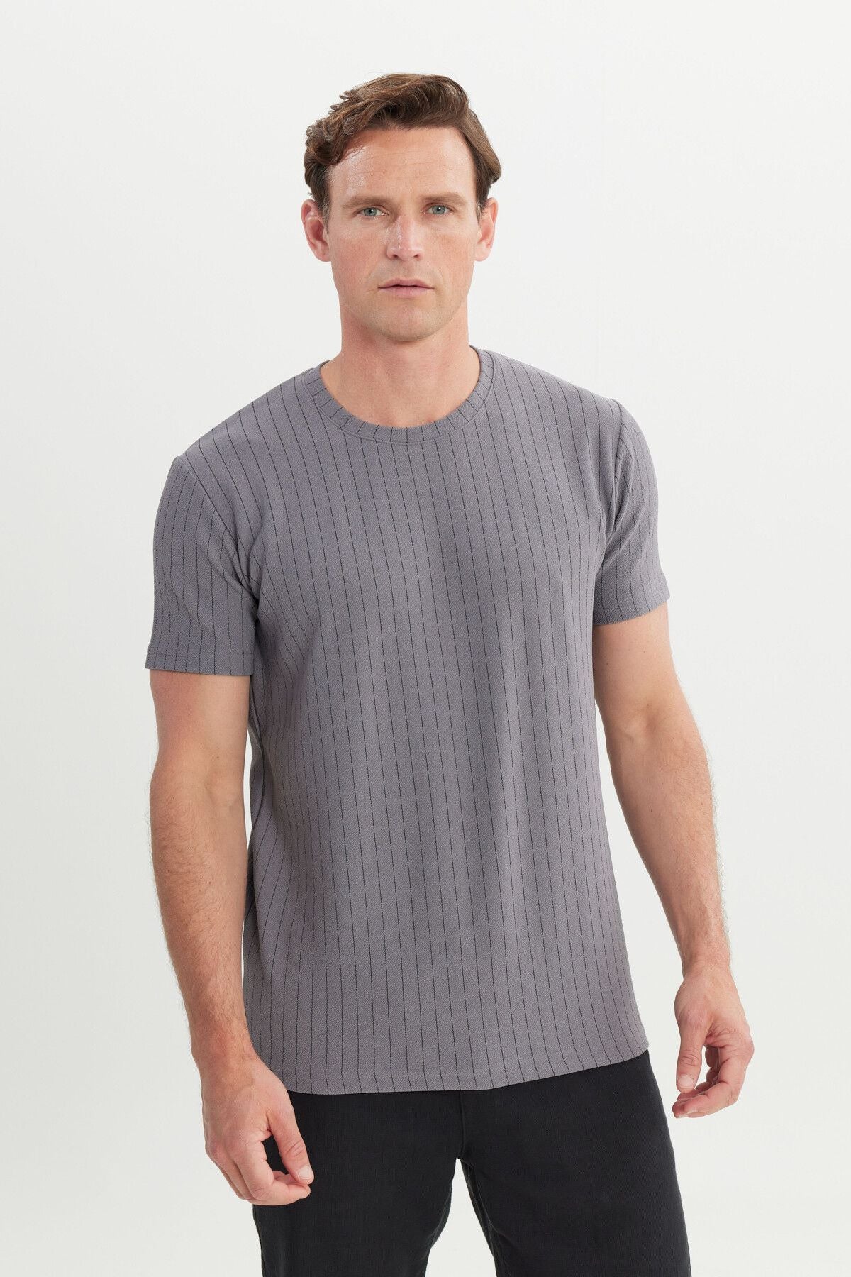 Men's gray slim fit narrow cut bicycle collar flexible t -shirt