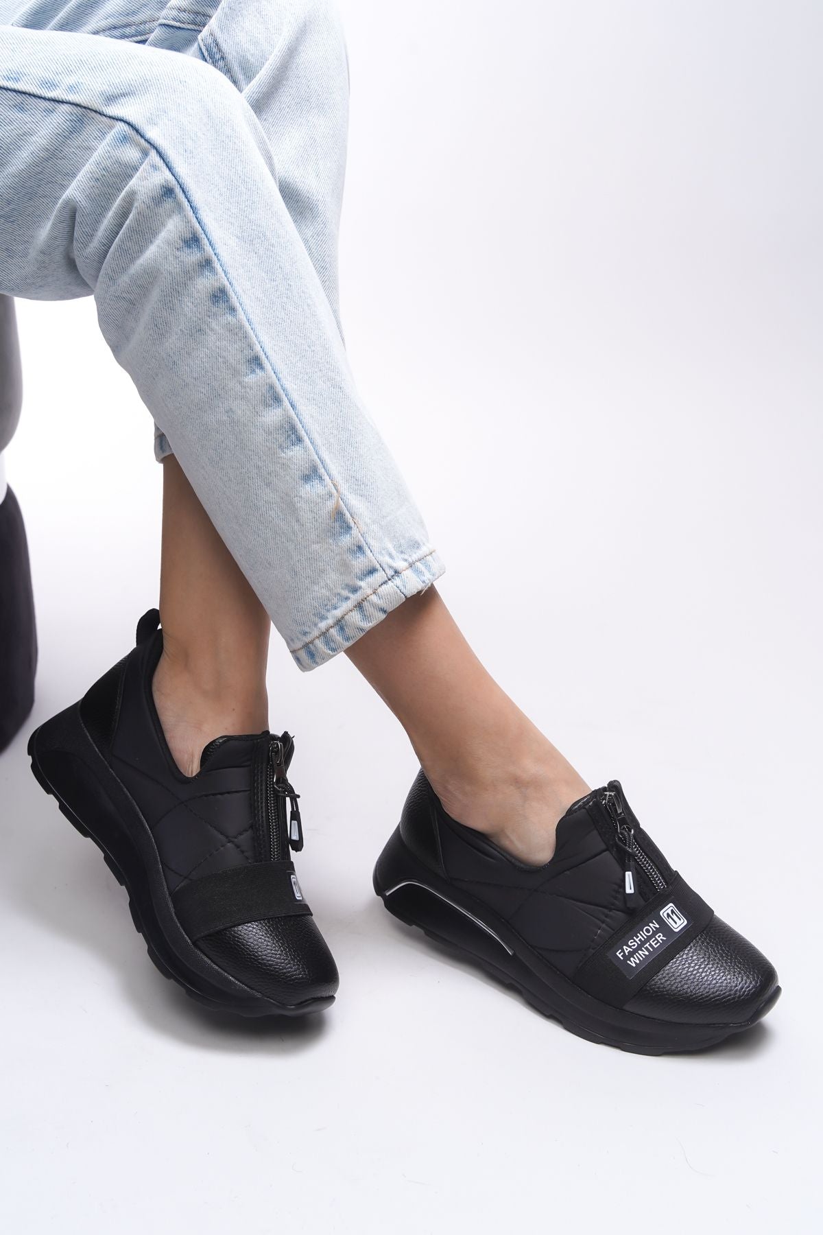 Vicrathla Female Sneaker 00121701 Black Black