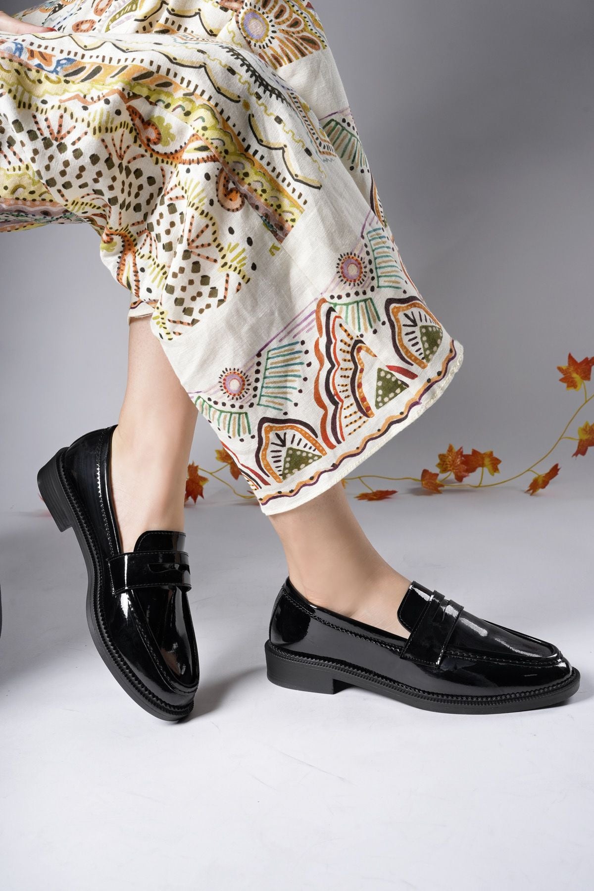 Woman Loafer 0012100 Black wrinkle patent leather