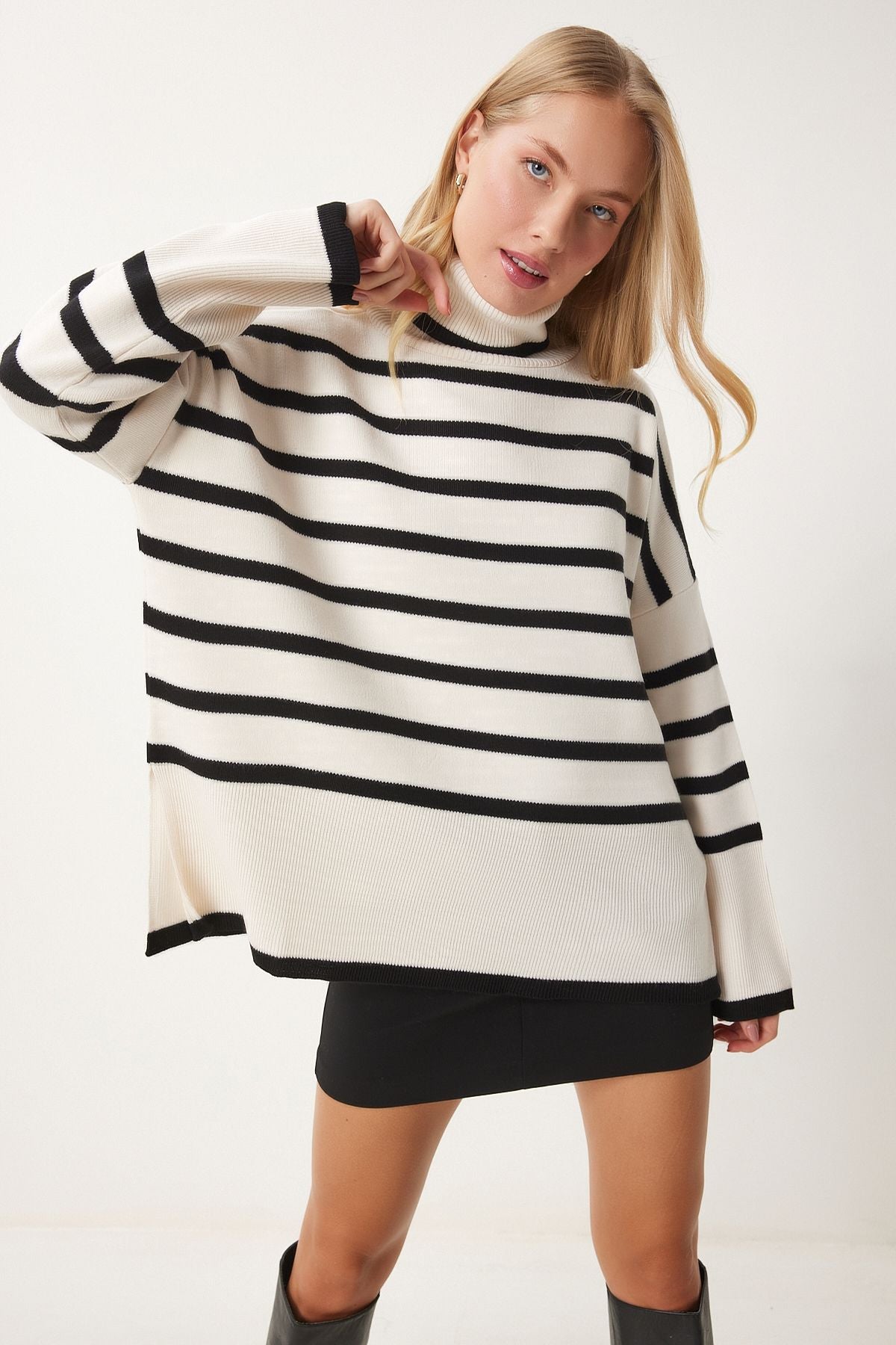 Woman Ecru black striped oversize knitwear sweater BV00122
