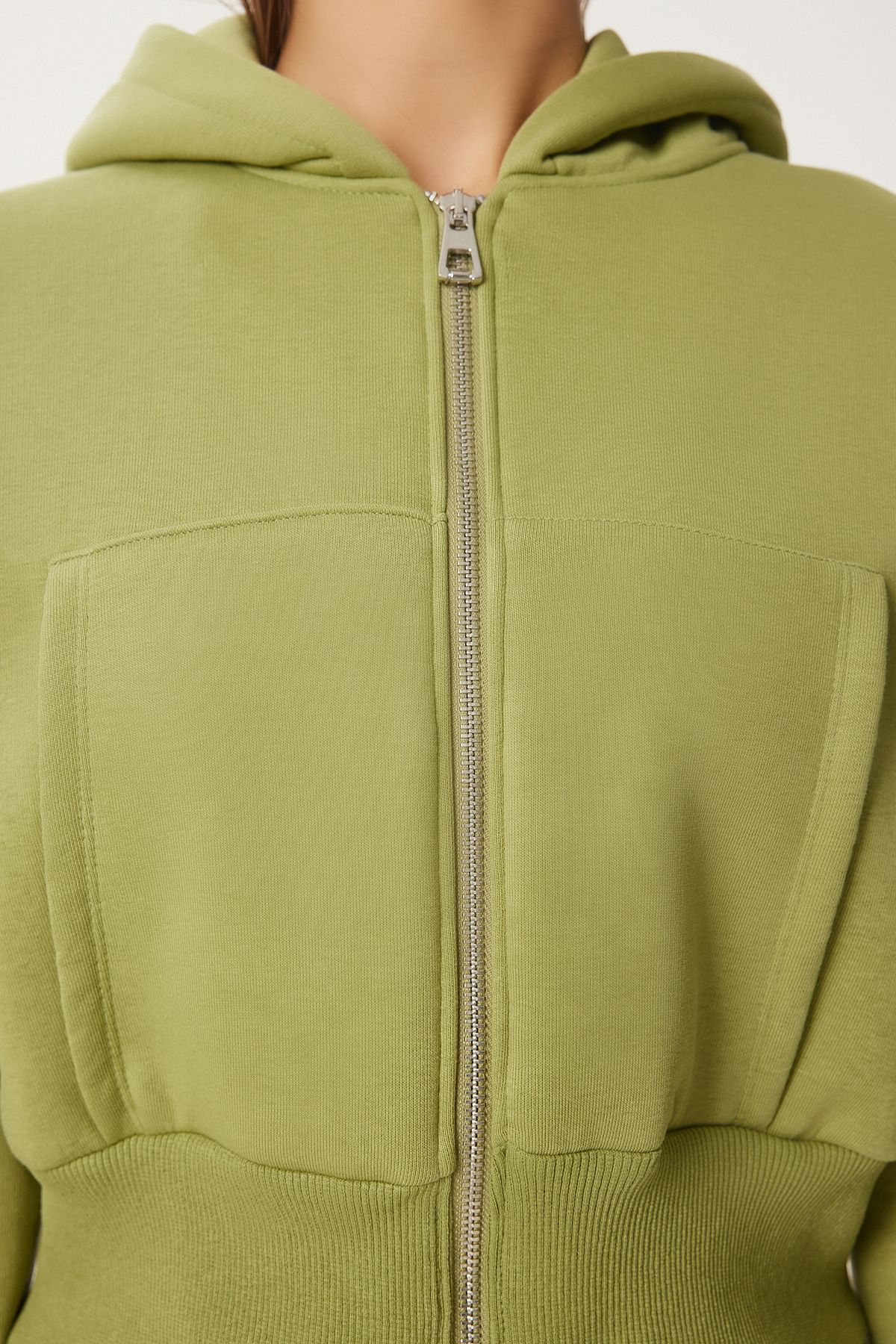 Female peanut green hoods