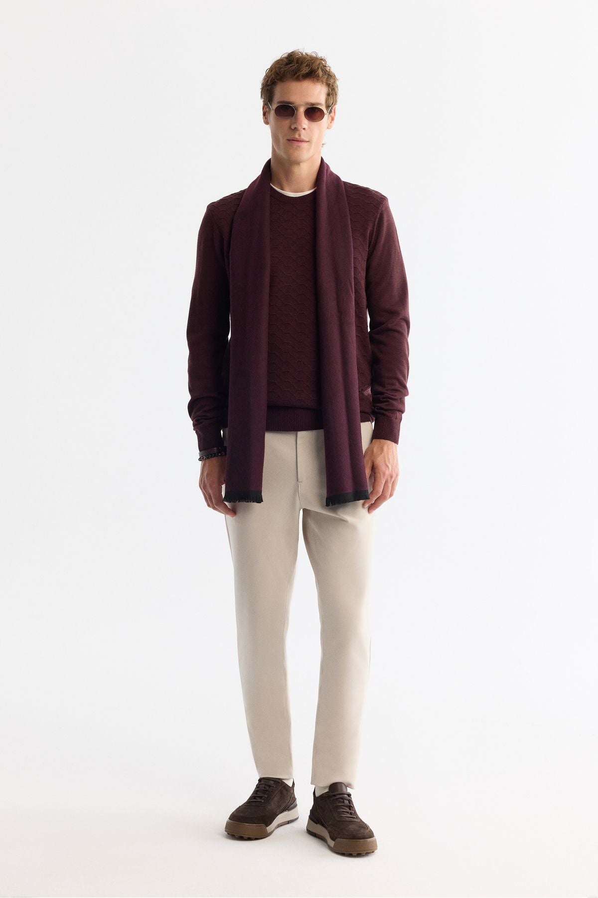 Men's Bordeaux Bicycle Neck textured knitwear sweater E005107