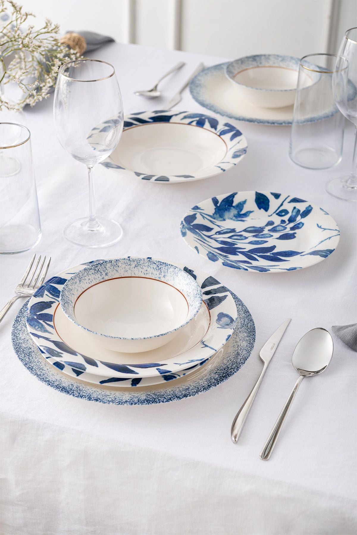 Lilabelle 24 Piece 6 People Dinner Set round