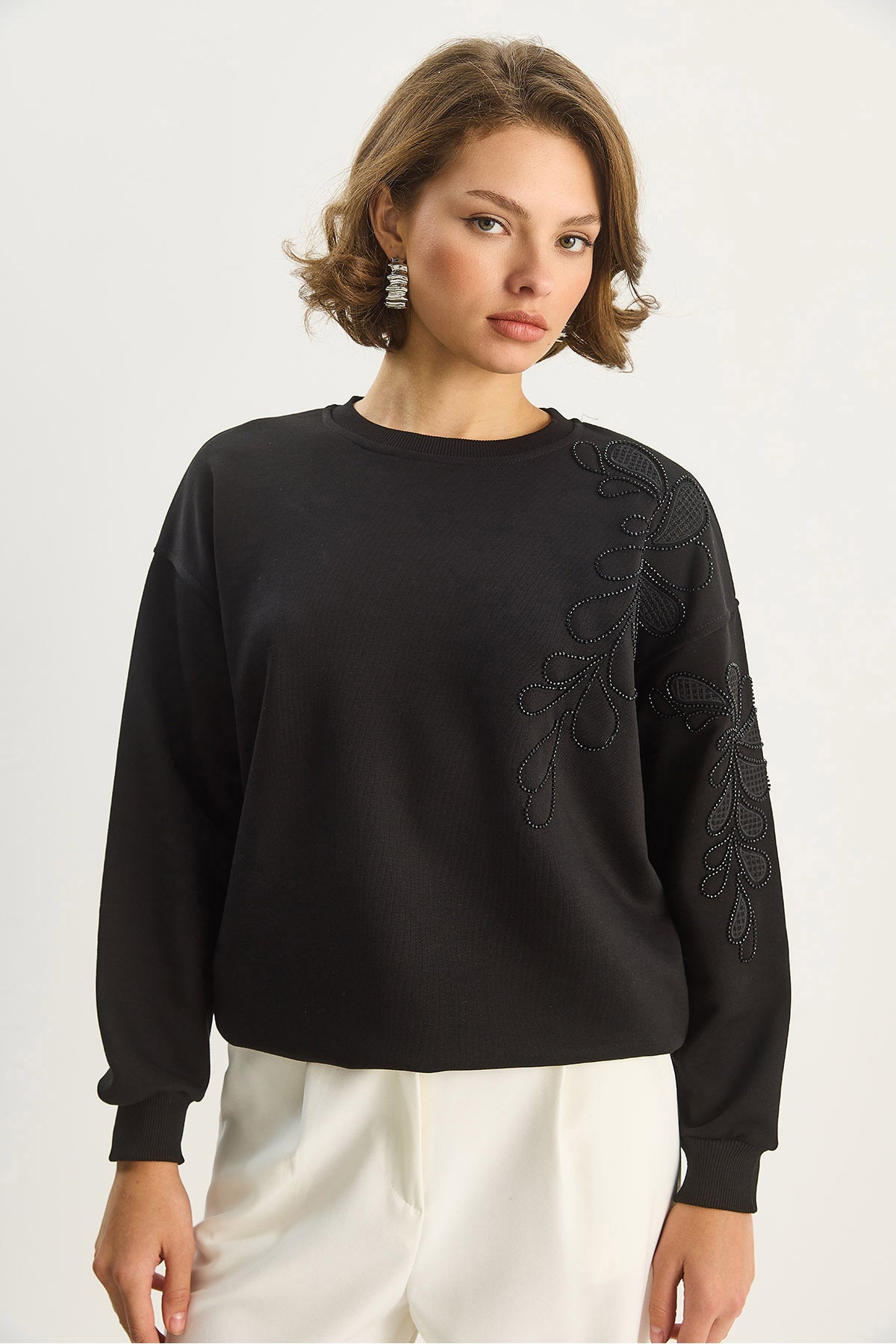 Women's Crew Neck Floral Embroidery and Beaded Sweatshirt 1562 60283633