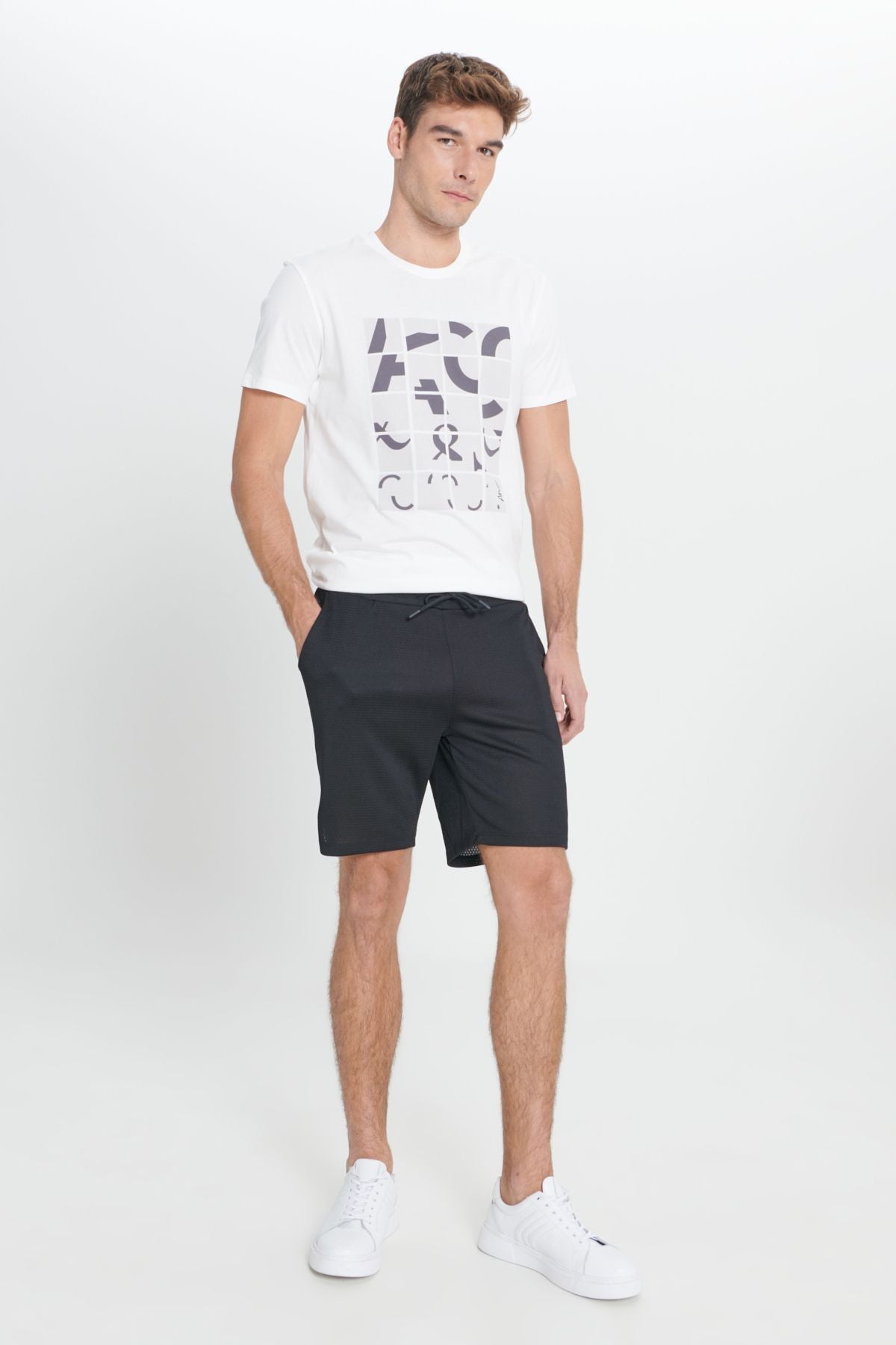 Men's black standard fit fit normal cutting knitting sports shorts
