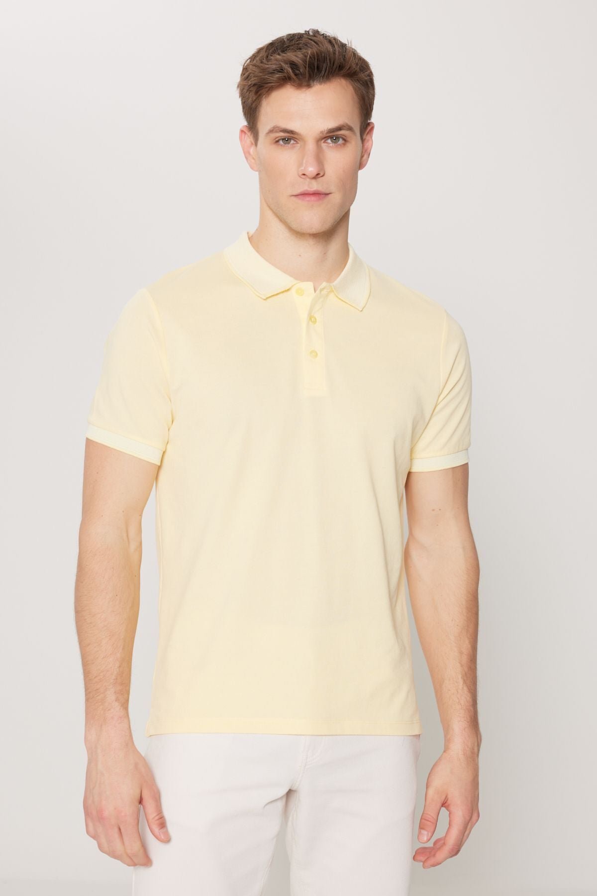 Men-drawn cotton fabric slim fit narrow cut yellow-white curled polo collar t-shirt
