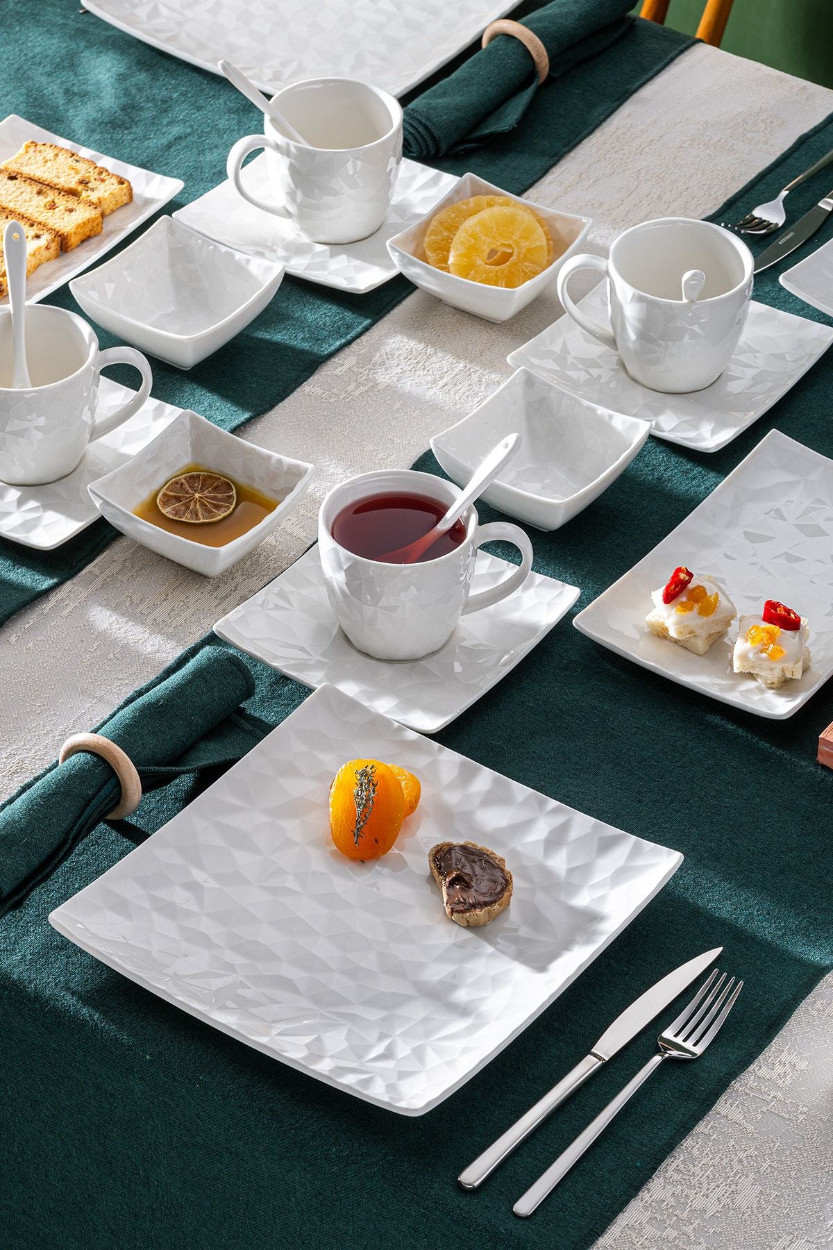 Istanbul Porcelain Pera 32 Piece 6 Person Breakfast Team