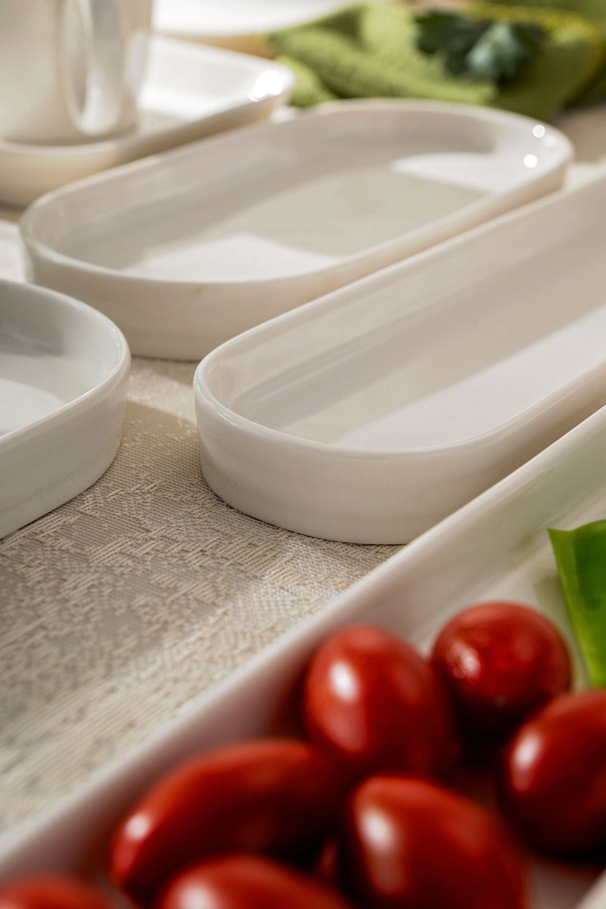 NEW MISRA 30 PIECES 6 PERSON PORCELEEN BREAKFAST SERVICE WHITE