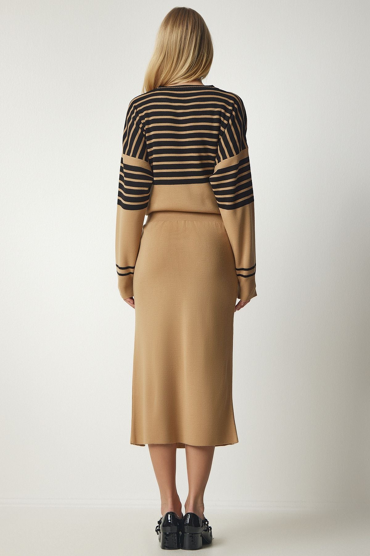 Female Biscuit Striped Sweater Skirt Knitwear Set Ki00104