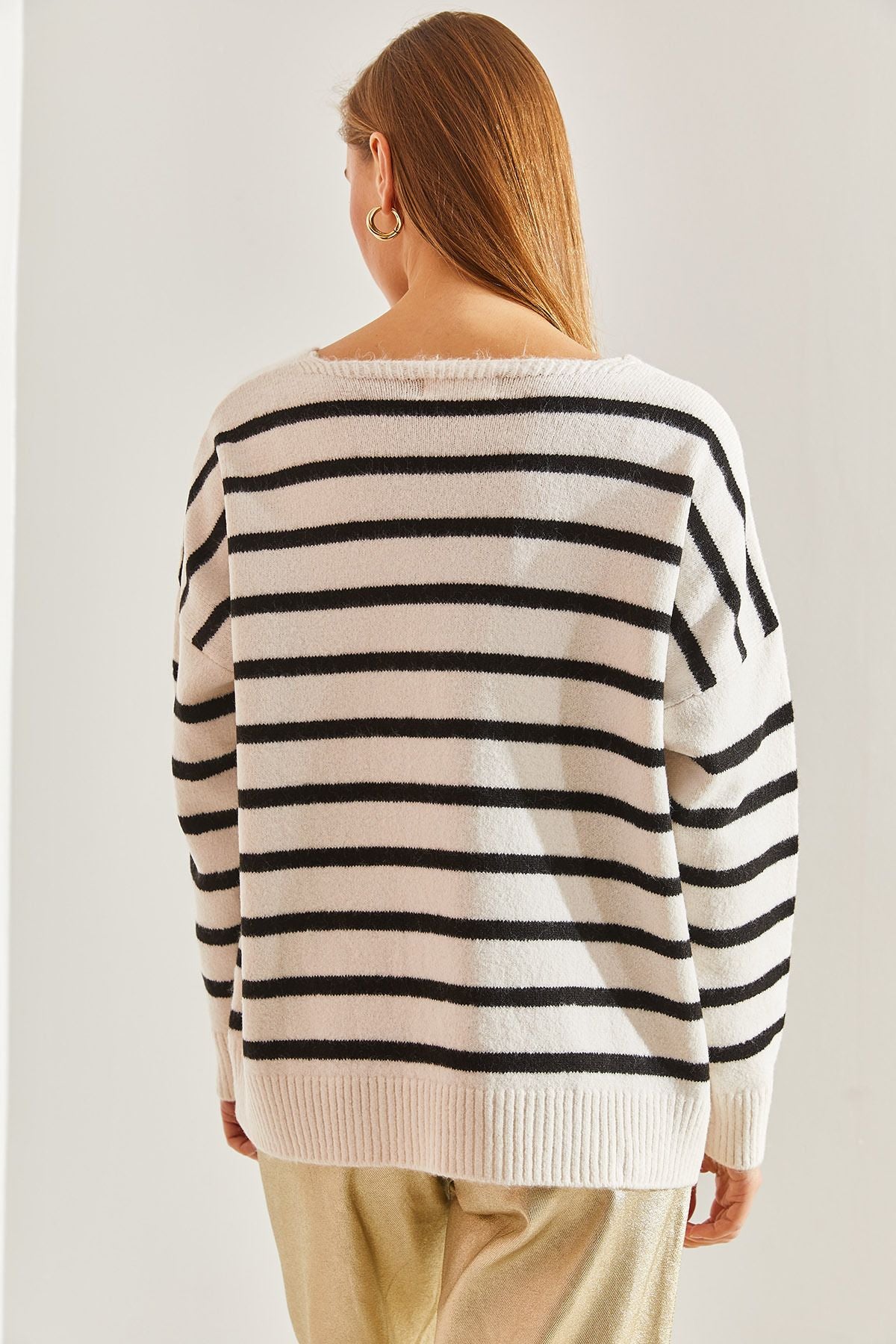 Female V Accessory striped knitwear sweater