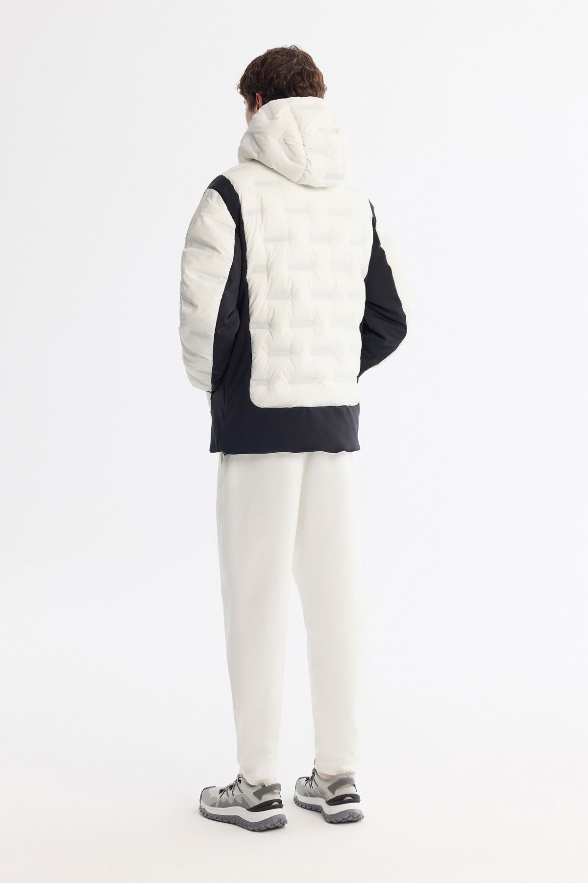 Men's white hooded water repulsive windproof swelling coat A42y6105