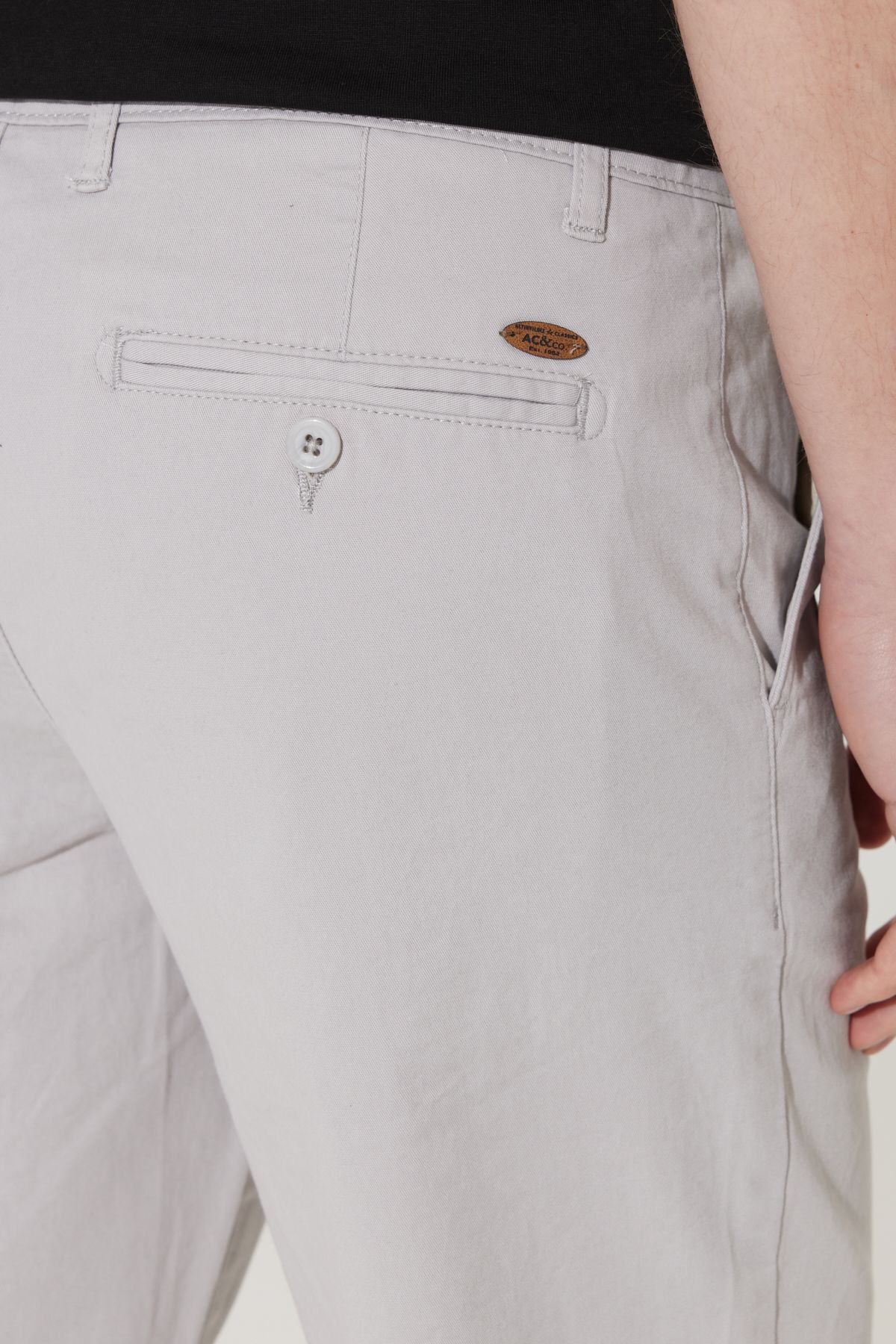 Slim fit narrow cutting side pocket chino shorts