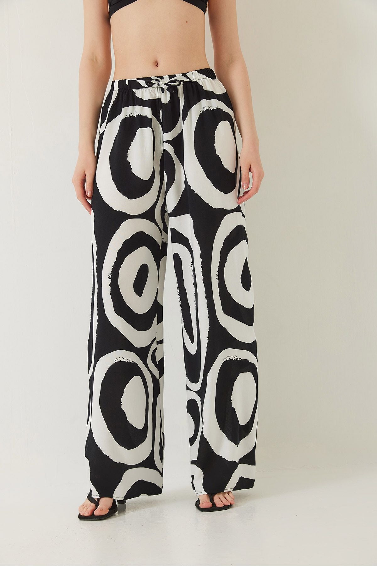 Female -linked patterned viscose pants 60261358