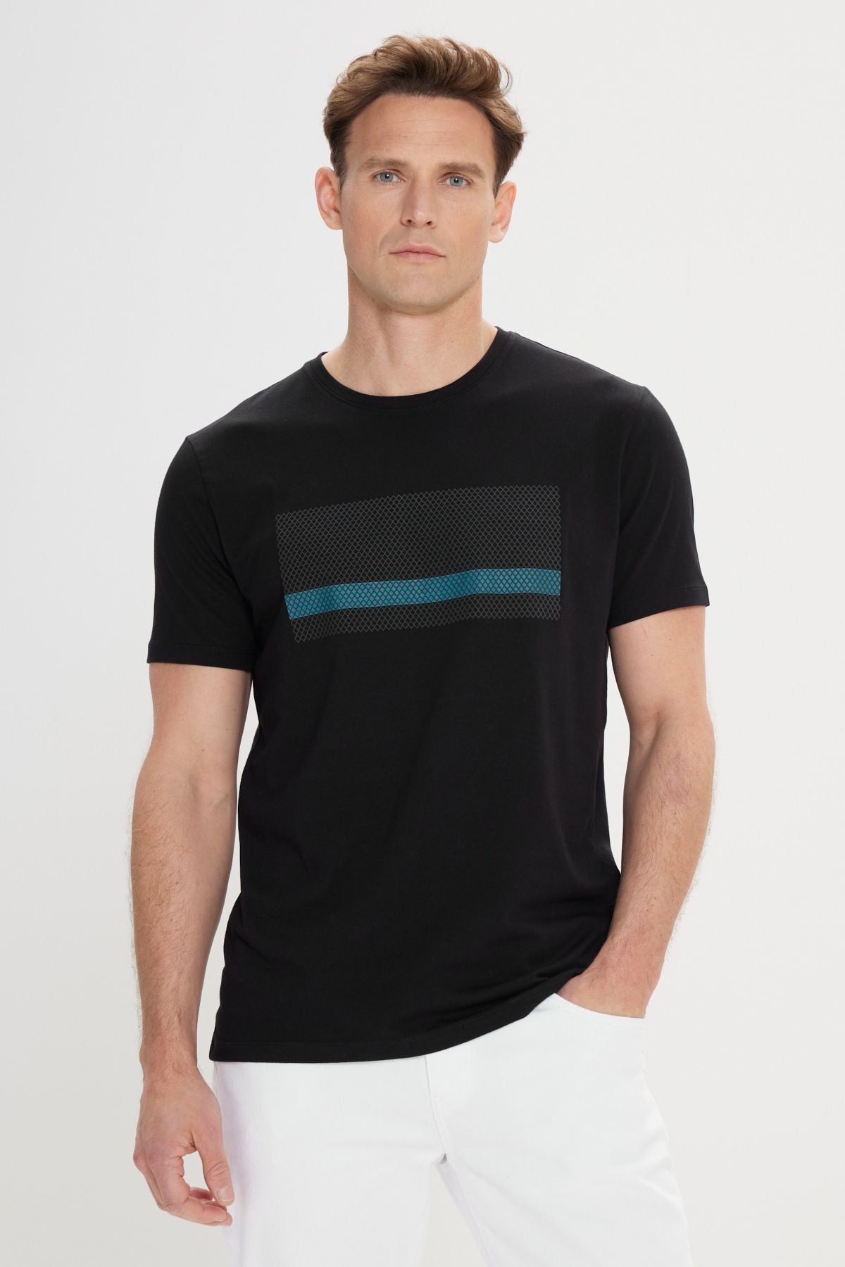 Men's black slim fit narrow cut bicycle collar printed cotton t -shirt
