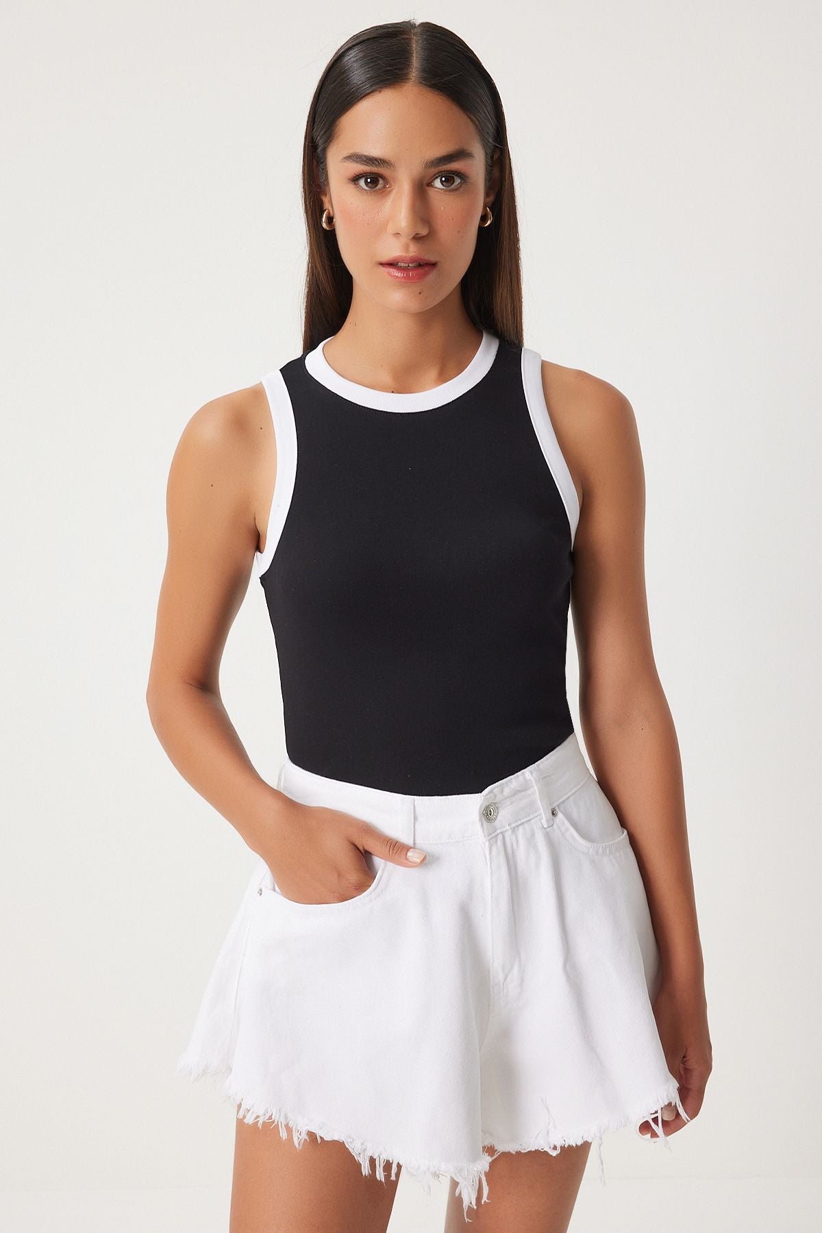 Female black sleeveless contrast colored blouse FK00010